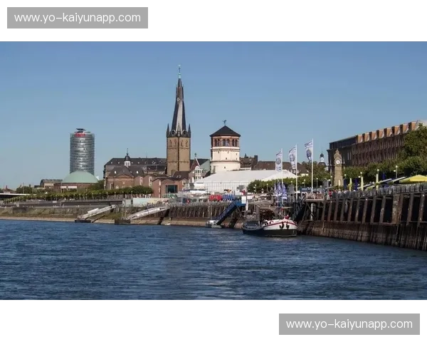 莱茵河畔的璀璨明珠与浪漫海港：杜塞多夫与比费的迷人邂逅